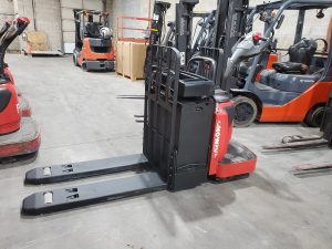 FORKLIFTS VS. REACH TRUCKS