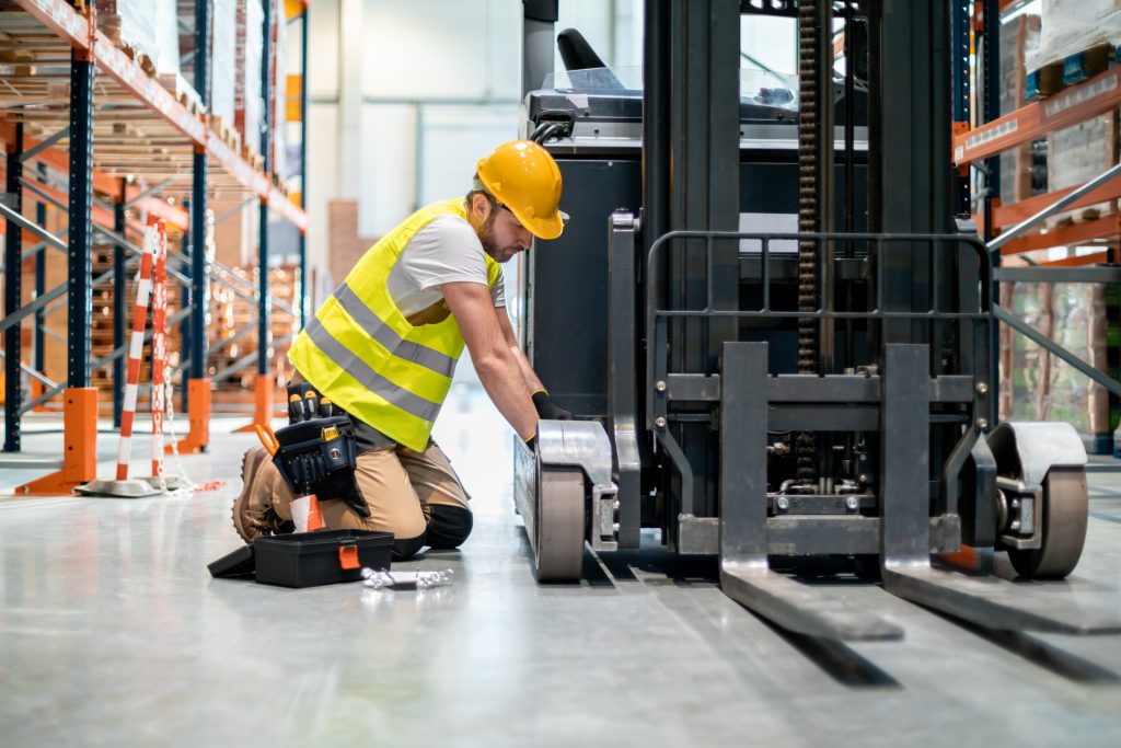 When Should You Rent vs. Buy a Forklift?